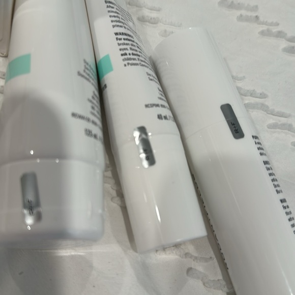 RODAN+FIELDS RECHARGE Regimen Set - Picture 3 of 4